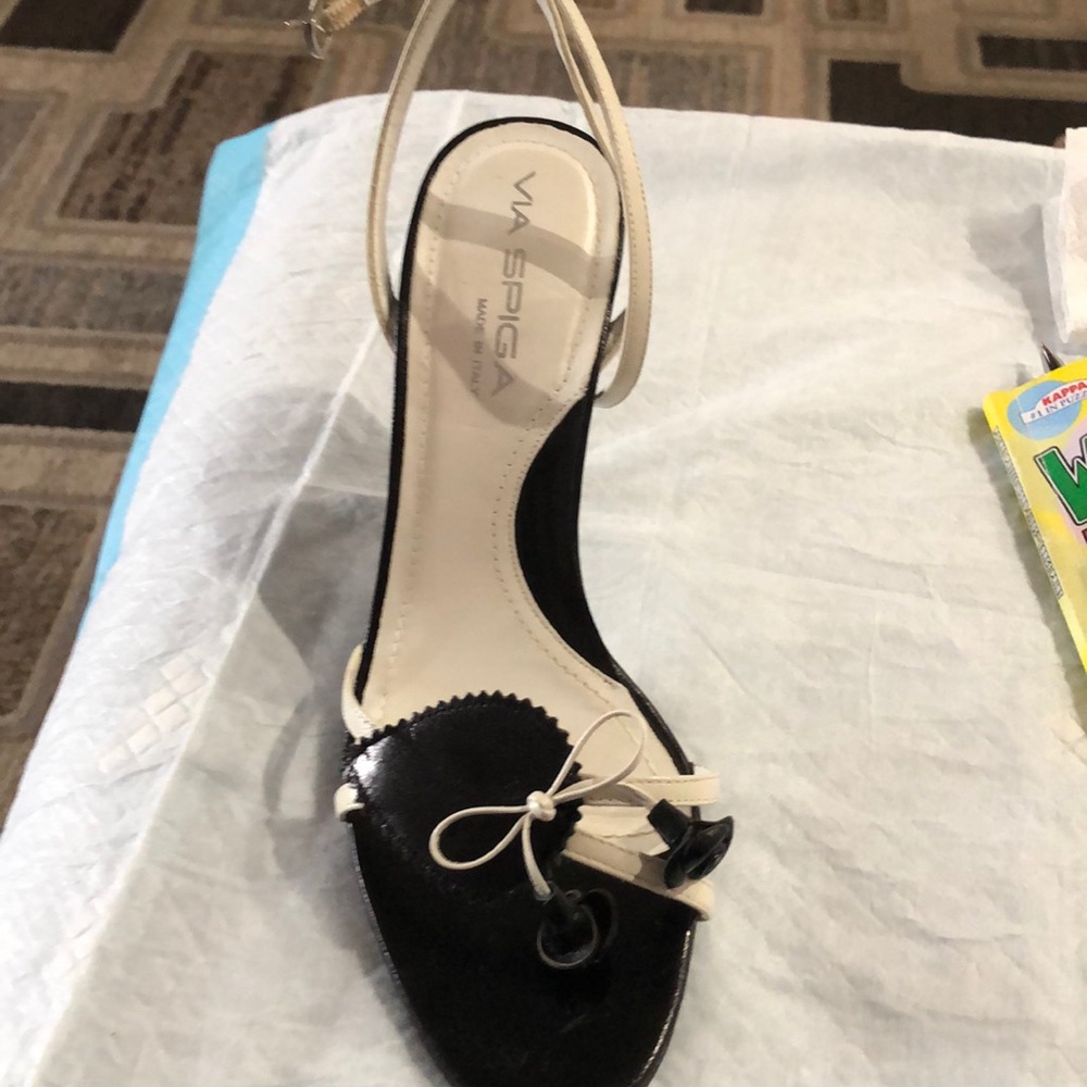 Shoes - Picture 3 of 4